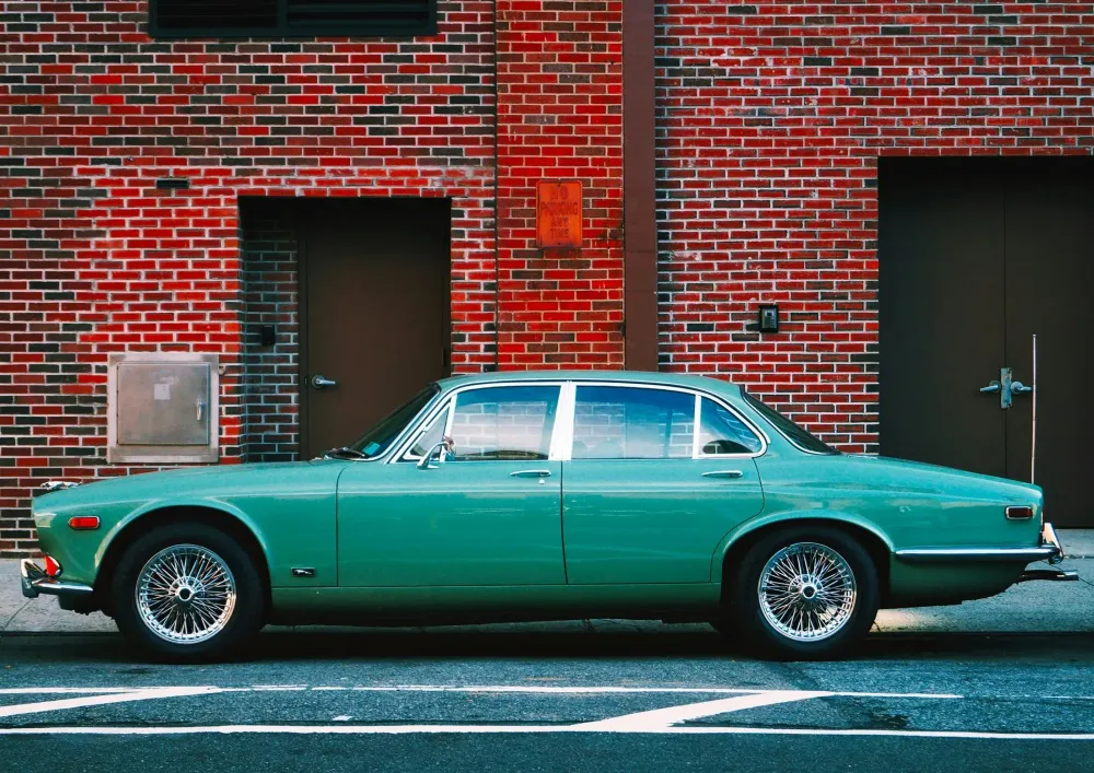 voiture ancienne garéewebp
